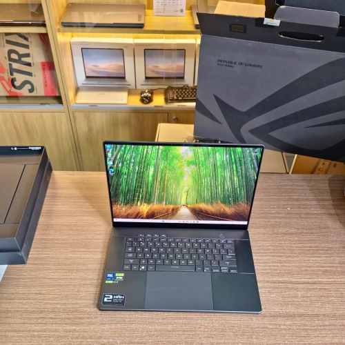 Laptop Asus Gaming ROG Zephyrus G16 GU605MV-QR135W (Intel Ultra 9 185H | RTX 4060 8GB |32GB | 1TB | 16 inch 2.5K OLED 240Hz| Win 11 | Xám)